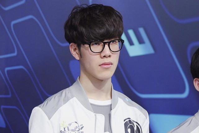 外线防守被 外线防守被